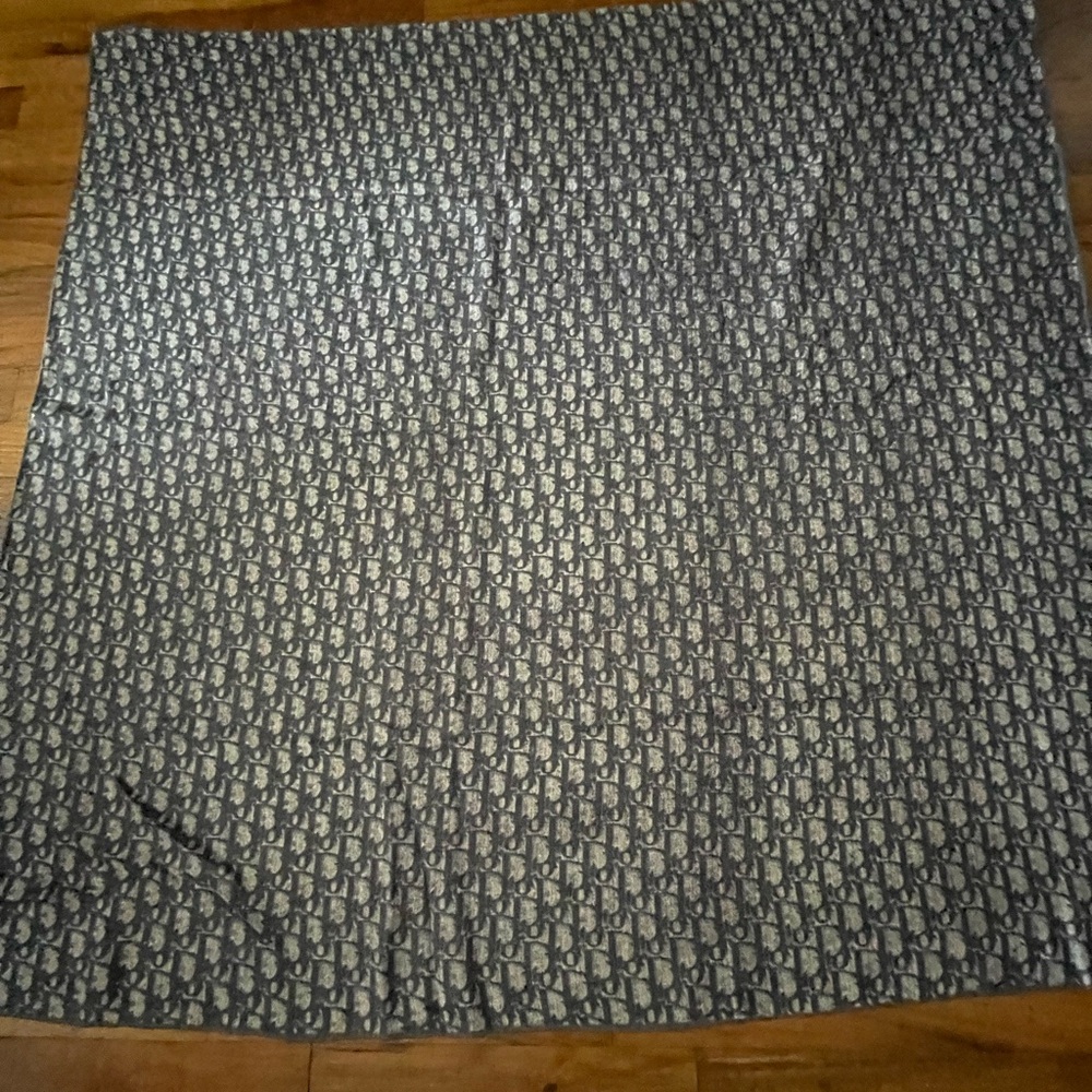 Dior Cashmere shawl Scarf. - Picture 8 of 16